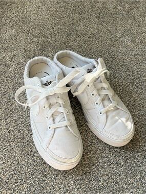 Nike White slip-on Canvas Sneakers